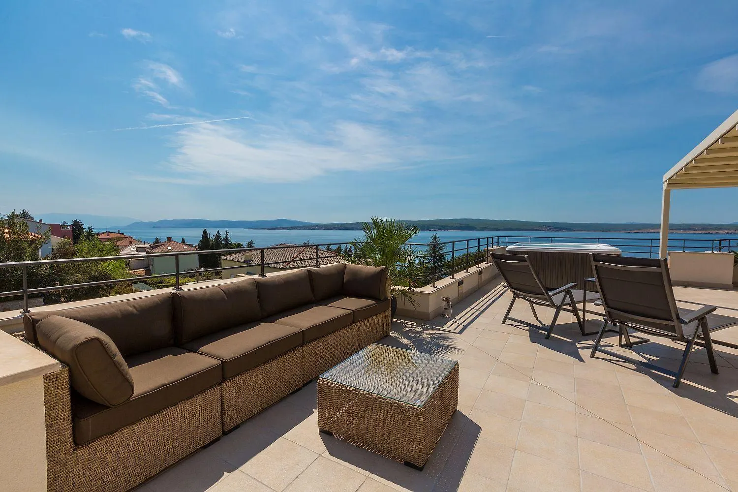 Exquisites Apartment Nur 100 Meter Zum Strand Mit Sauna, Whirlpool, Meerblick Dramalj