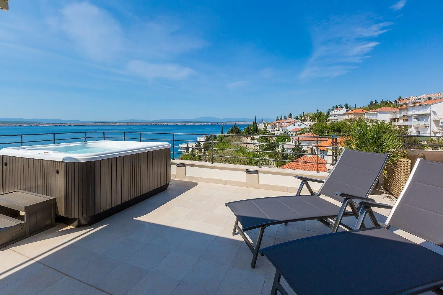 Exquisites Apartment Nur 100 Meter Zum Strand Mit Sauna, Whirlpool, Meerblick Dramalj
